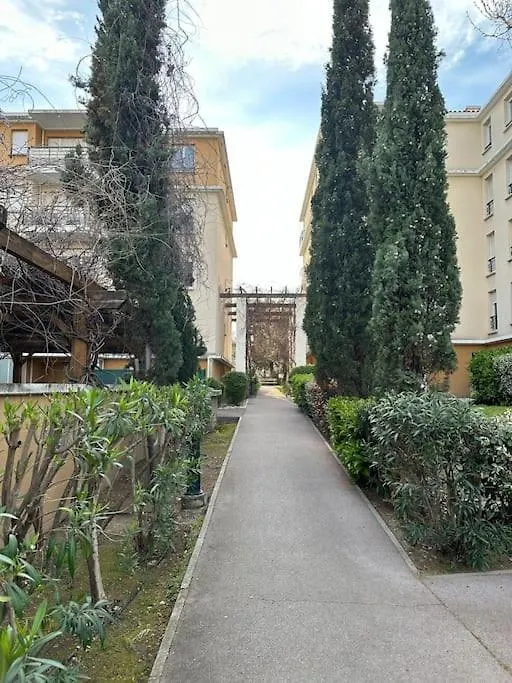 Logement Terrasse Chute La Vie Μασσαλία 0*,  Γαλλία